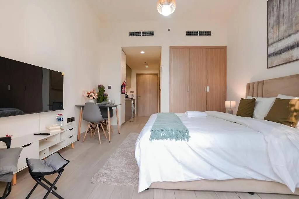 Cozy Studio With Garden Views In Nad Al Sheba Dubaj 0*,