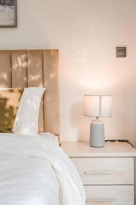 Cozy Studio With Garden Views In Nad Al Sheba Dubaj Apartmán
